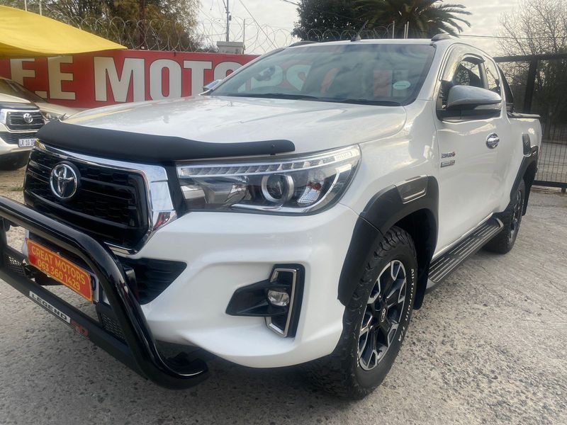 White Toyota Hilux 2.8 GD-6 X/Cab 4x4 RB Raider AT with 64000km available now!