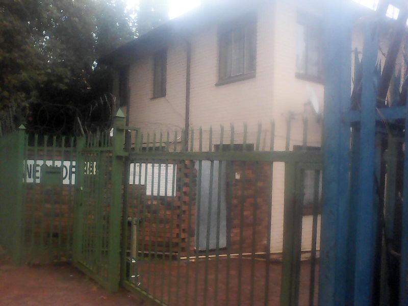 ONE BEDROOM FLAT FOR SALE IN PRETORIA WEST