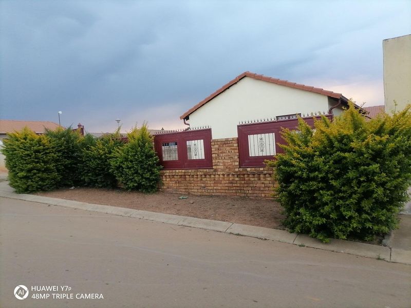 3 BEDROOM HOUSE FOR RENT IN MAHUBE VALLEY
