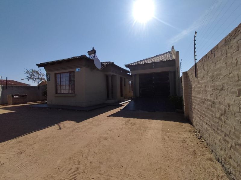 House in Rethabile Gardens For Sale