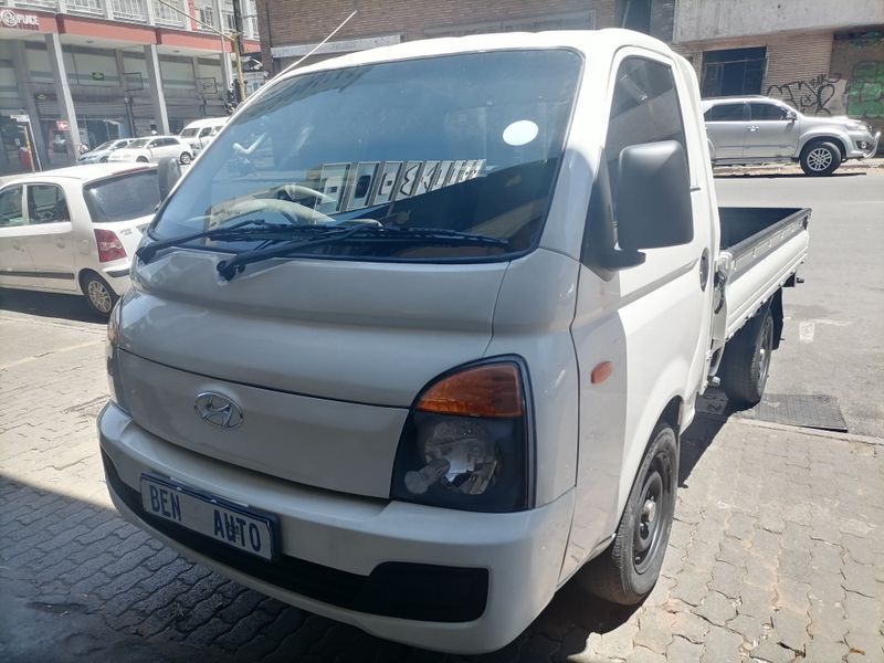 2014 Hyundai H100 Bakkie 2.6D Deck, White with 84000km available now!