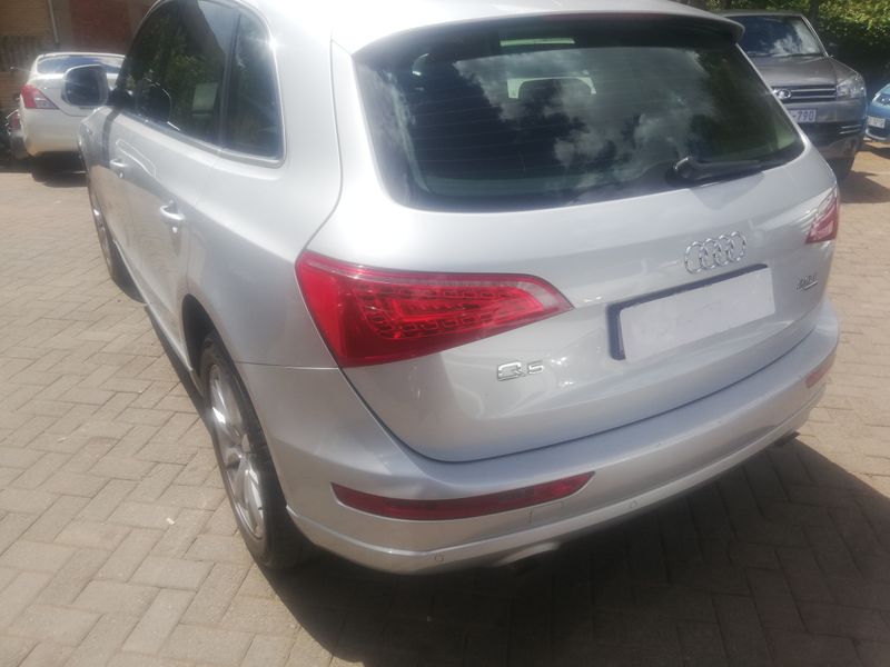 2011 Audi Q5 2.0 TFSI Quattro, Silver with 103000km available now!