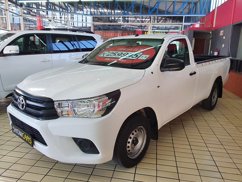 White Toyota Hilux 2.0 VVT-i with 167254km available now!
