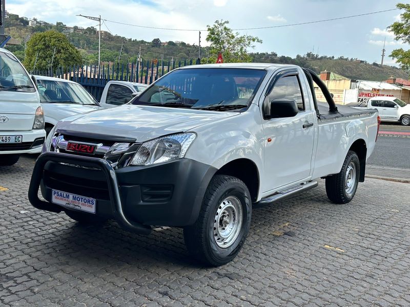 2015 Isuzu {derivative}, White with 85000km available now!