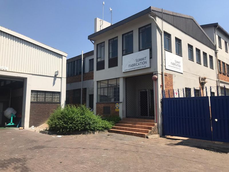 Well maintained industrial facility for rent in Benrose