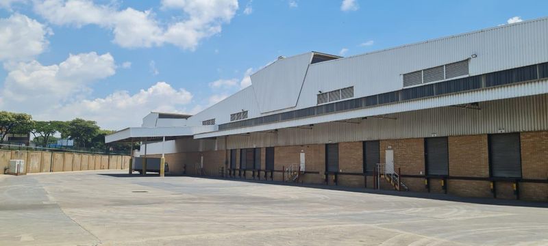 22 526 m2 WAREHOUSE WITH OFFICE AVAILABLE IMMEDIATELY!
