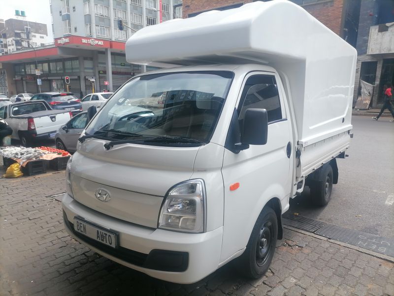 2020 Hyundai H100 Bakkie 2.6D Deck A/C, White with 52000km available now!