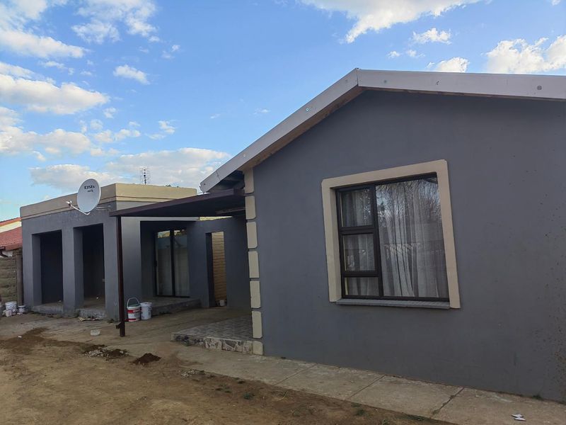 3 Bedroom House with a Flatlet!