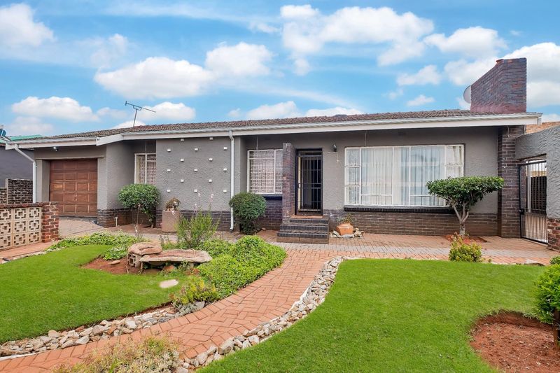 House in Bosmont For Sale