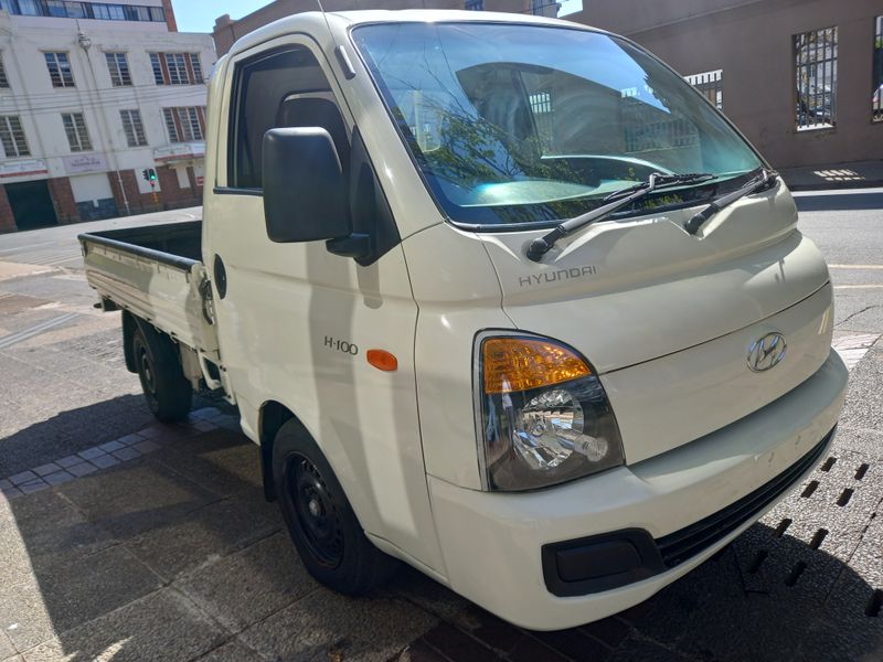 White Hyundai H100 Bakkie 2.6D Deck with 110000km available now!