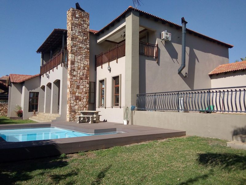 Well priced and neat house situated in Ruimsig Country Estate, priced to go at R4300k. The land i...