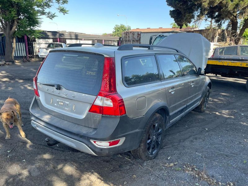 #B6324S1 2007 VOLVO XC70 3.2LE FOR STRIPPING
