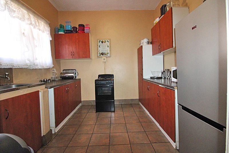 2 bedroom flat for sale in Peace Haven