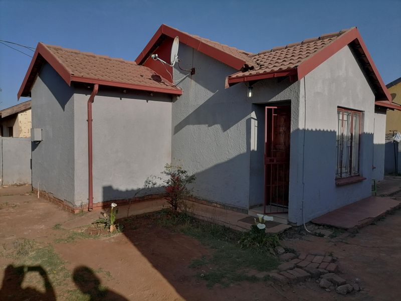 3 bedroom house to let in clayville