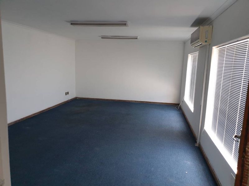 Well Maintained Unit Available To Let