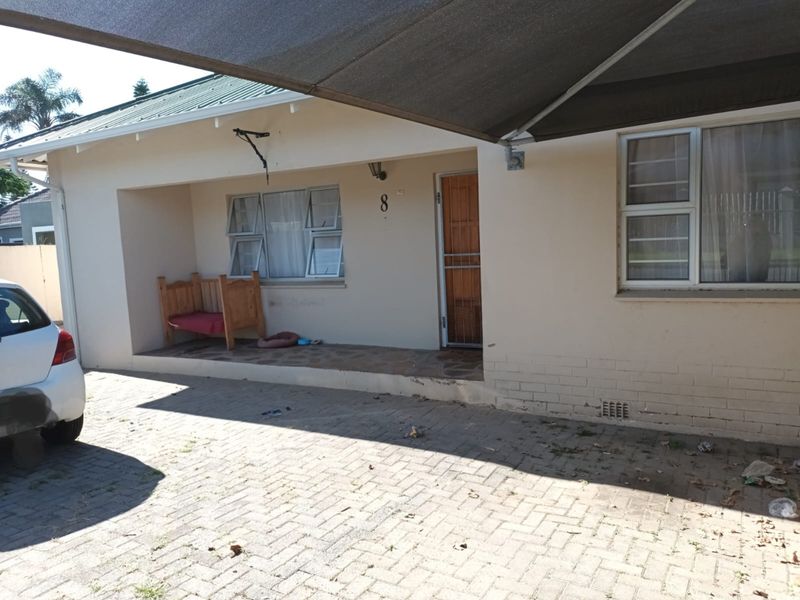 Two bedroom semi-detached house to rent in Gonubie, Third Avenue.