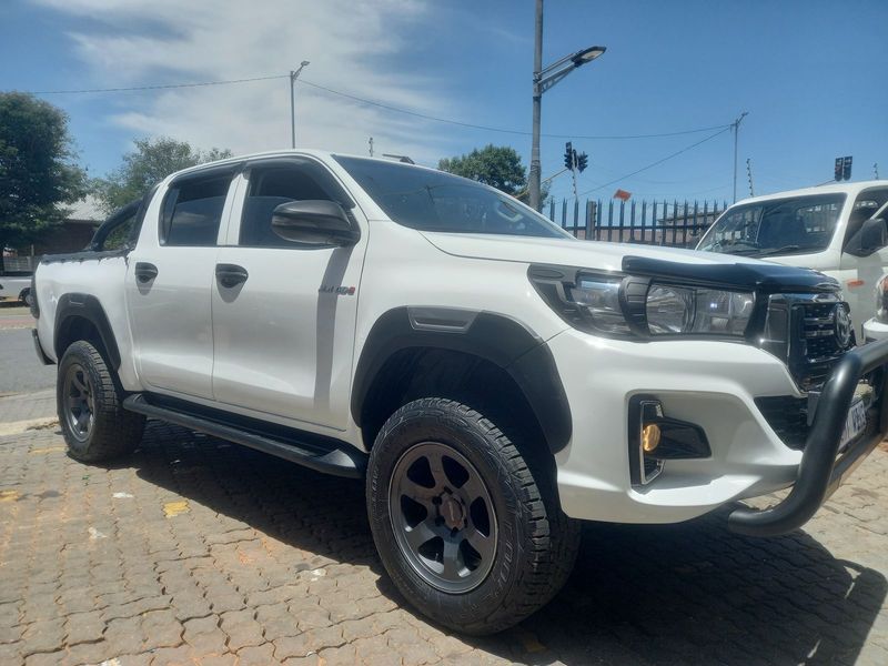White Toyota Hilux 2.4 GD-6 D/Cab RB SRX with 105000km available now!