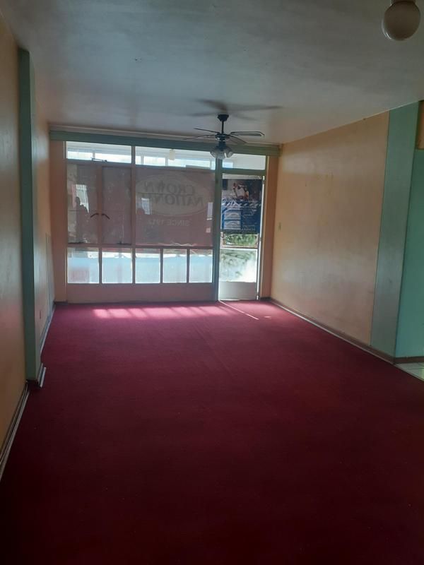 3 bedroom flat for sale in kempton park cbd for R500000 with kitchen units wardrobes and stove ca...