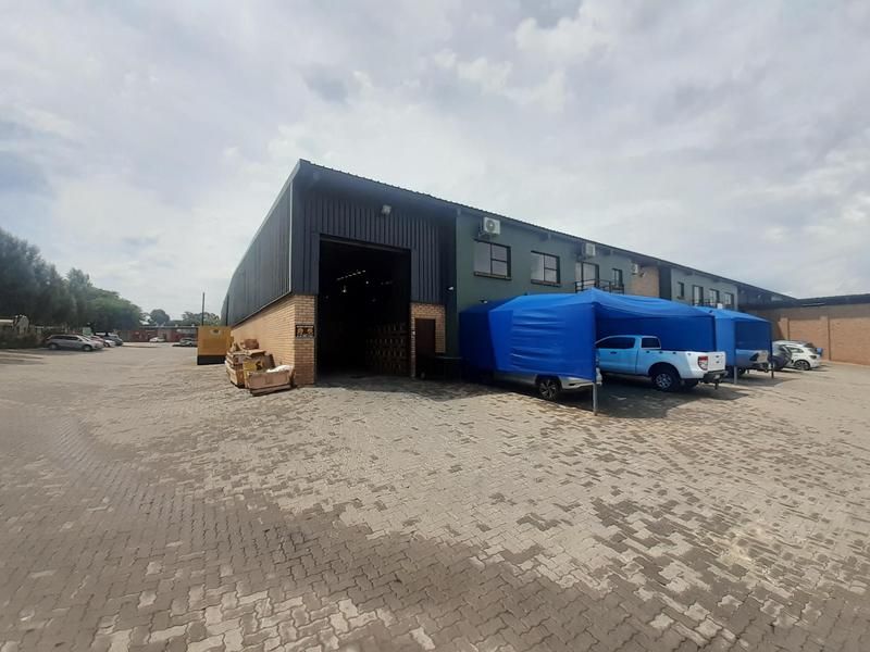 This Neat 600 sqm  Industrial Facility is available TO LET  In Factoria