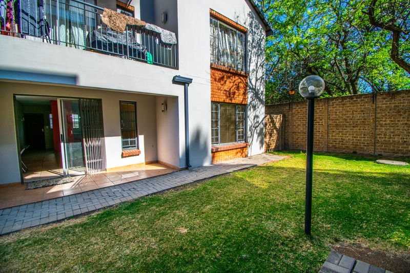 Beautiful Two-Bedroom Apartment in Elwood, Rynfield