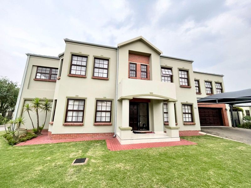 Four bedroom townhouse for sale in Secunda