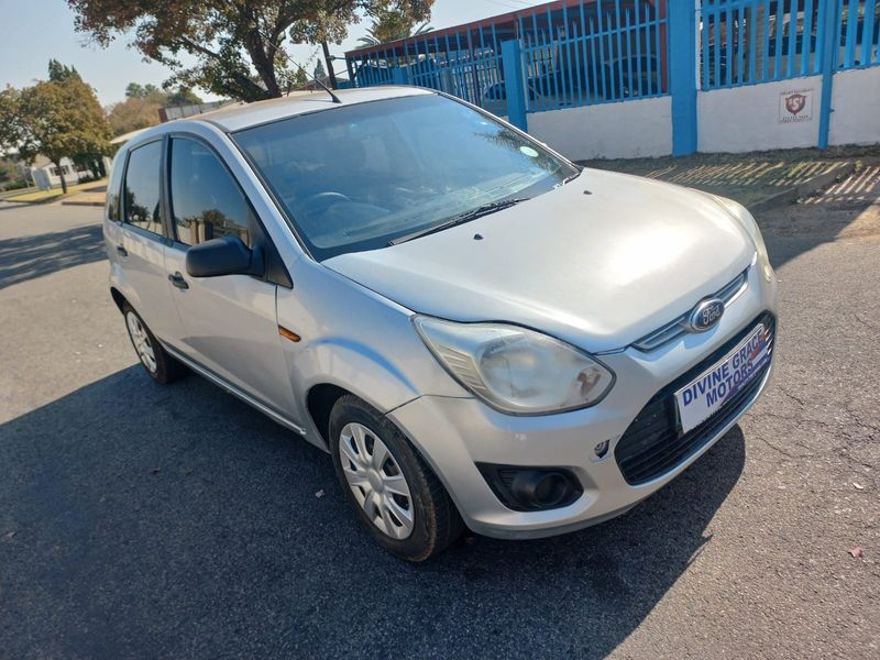 Ford Figo 1.4 Ambiente, Silver with 78000km, for sale!
