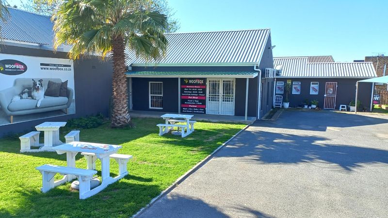 170m2 Retail or office space to rent in central Durbanville