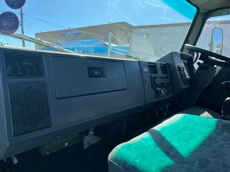 TATA LPT 1518 SLEEPER CAB WITH TAG AXLE AND VOLUME BODY