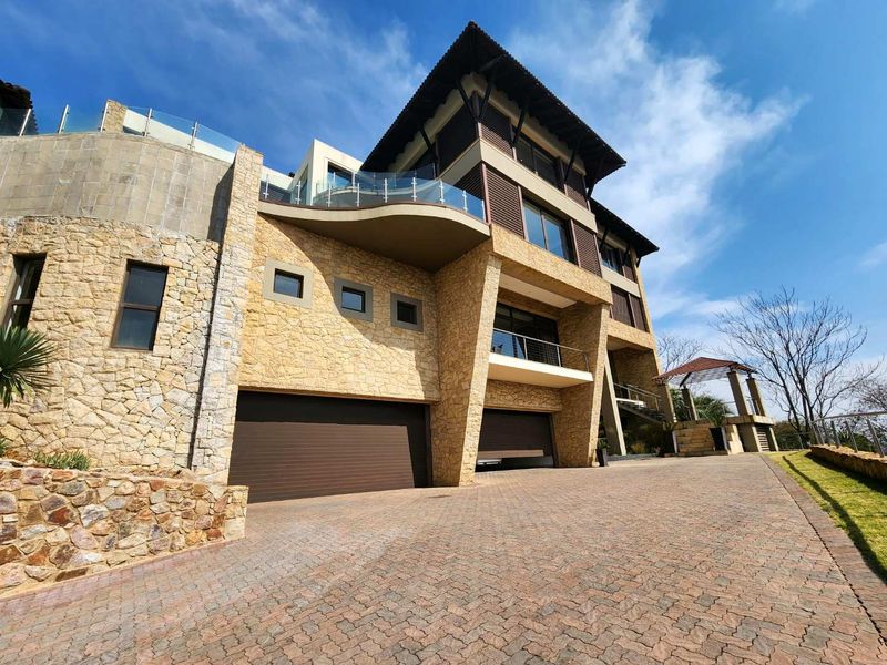 THE ULTIMATE ENTERTAINERS DREAM HOME SET IN UPPER BEDFORDVIEW!!!
