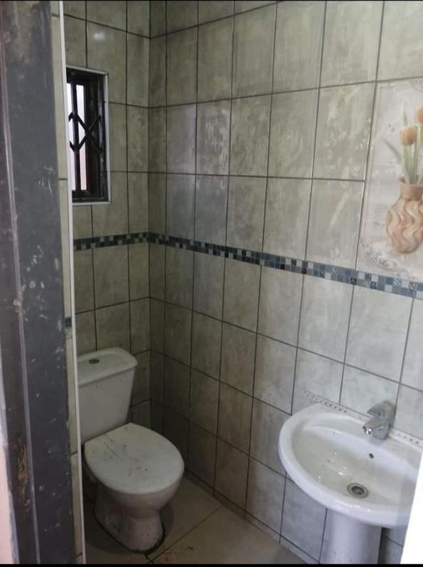 Mfundo Park room to rent with an inside bathroom