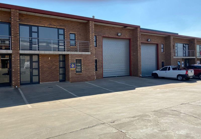 327sqm Warehouse To Let in Clayville, Oliefantsfontein