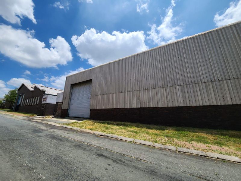 Industrial facility to let / for sale in Booysens Reserve