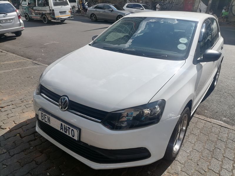 2017 Volkswagen Polo 1.2 TSI Comfortline, White with 35000km available now!