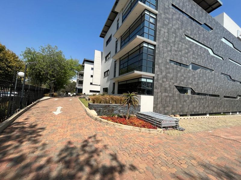 Office space available for rental in AAA-Grade Parktown building