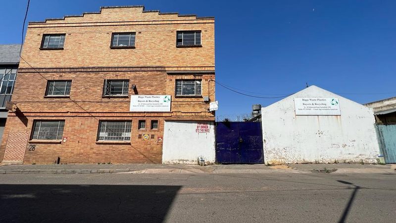 Multi level building for sale in Springfield