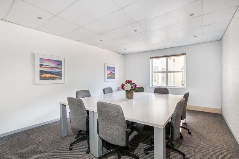 Open plan office space for 10 persons in Regus Bryanston Cedarwoods