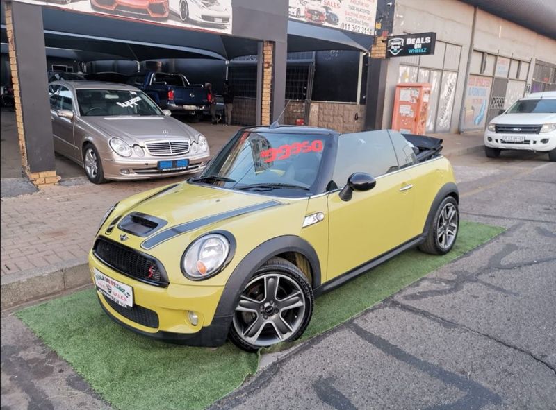 2009 Mini Cooper S Convertible - Only 120 000km