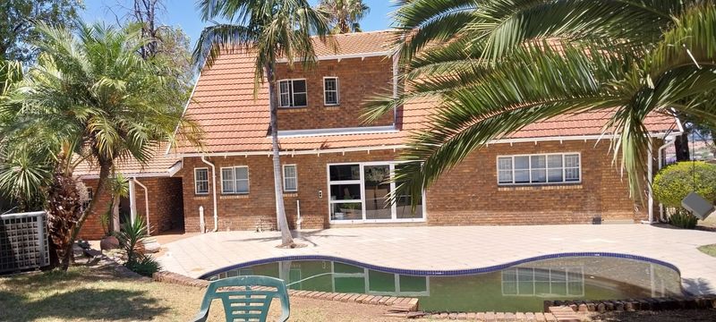 4 BEDS, SWIMMING POOL, OFFICE, LARGE GARDEN