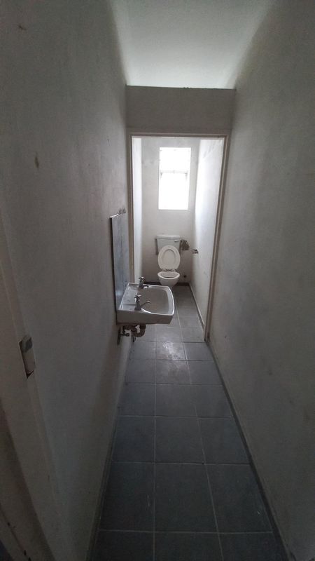 255m2 Warehouse to rent in Stikland