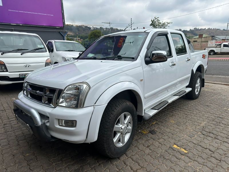 2008 Isuzu {derivative}, White with 96000km available now!