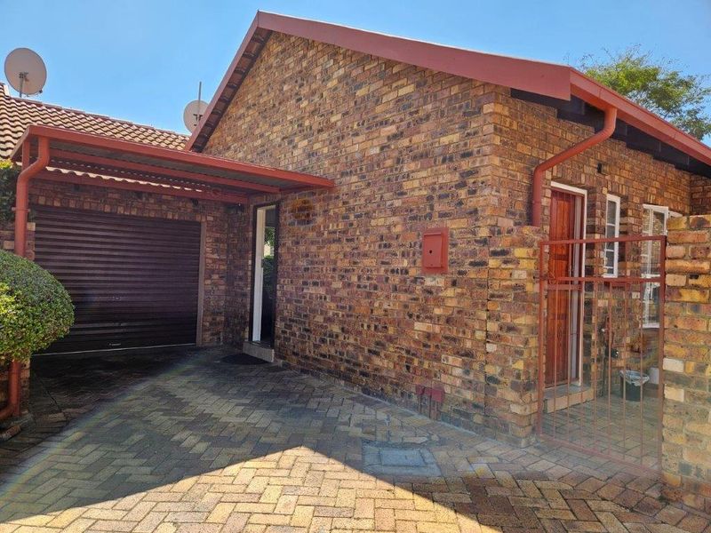 2 Bedroom House For Sale in Highveld