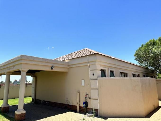 2 Bedroom with 1 Bathroom Sec Title For Sale Northern Cape