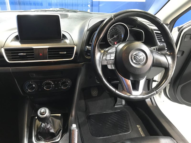 2015 Mazda Mazda3 1.6 Dynamic 4-Door, White with 162000km available now!