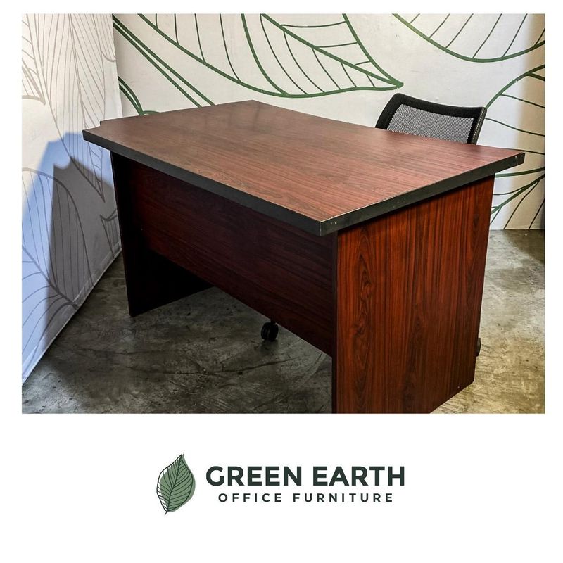 Standard  desking | mahogany