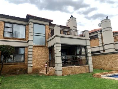 Townhouse Living At Its Verrrrrry Best!!!