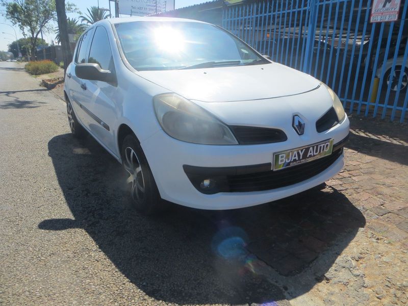 2009 Renault Clio 3 1.5 dCi Expression 5-Door, White with 136000km available now!