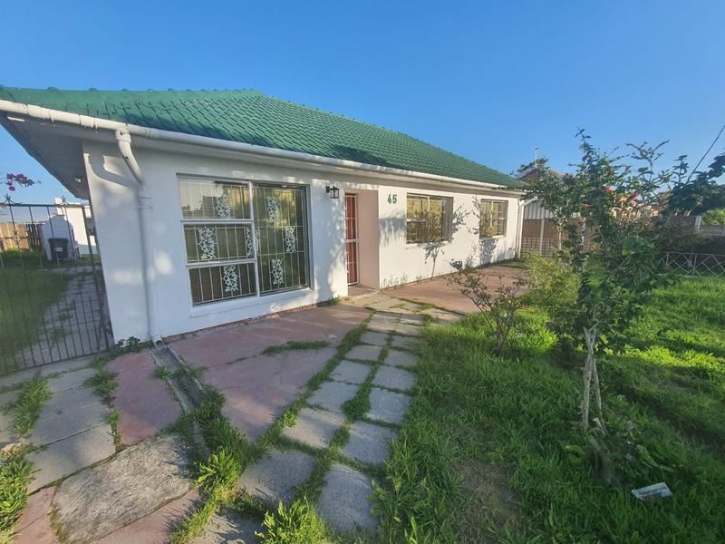 Large family home in Marvin Park, Macassar