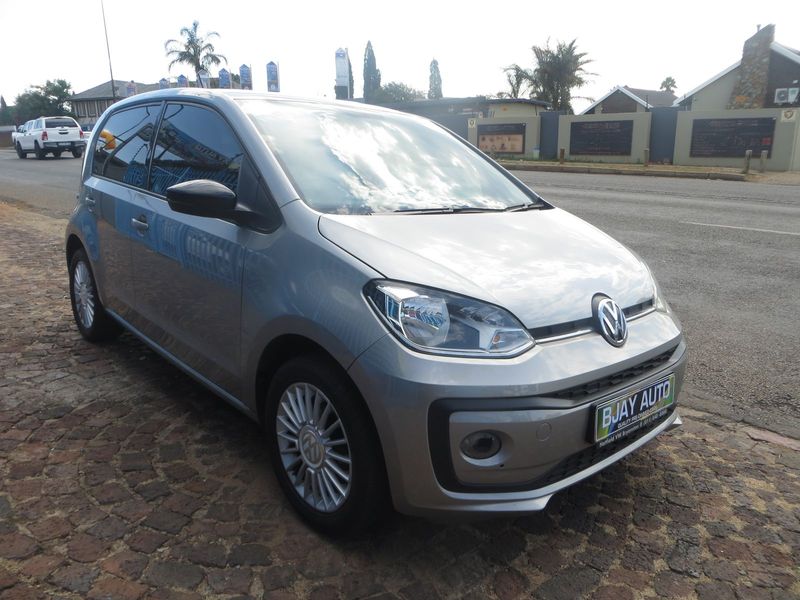 2018 Volkswagen Move up! 1.0 5-Door, Gold with 119000km available now!