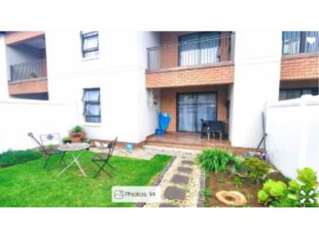 Beautiful and spacious ground floor unit offers 2 well size bedrooms, 2 modern bathrooms