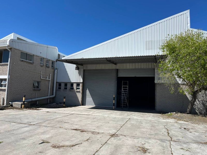 Large Distribution Warehouse To Let in Montague Gardens